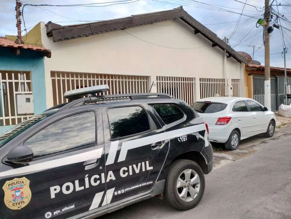 Polícia cumpre mandados sobre contrato de R$ 32 mi para chipagem animal