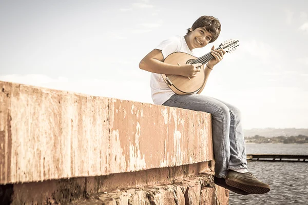 Ian Coury exibe seu talento em show de Manassés