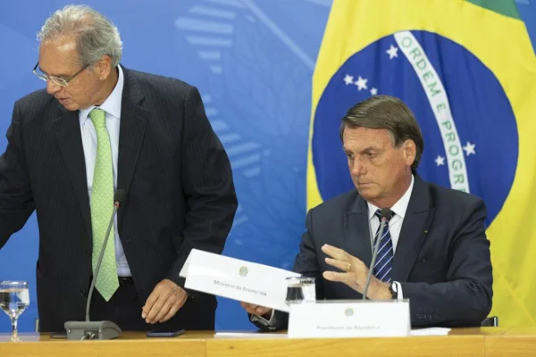 Presidente da República, Jair Bolsonaro e paulo Guedes durante coletiva sobre combustíveis no palacio planalto 1
