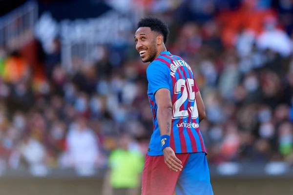 Patrick Aubameyang marcou três gols na partida diante do Valencia
