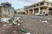 A comercial ficou fechada devido a quantidade de sujeira no local