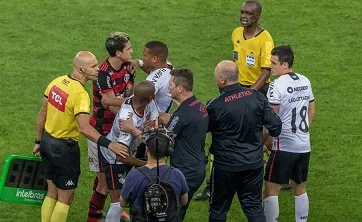 CBF decide pelo afastamento da arbitragem de Flamengo e Athletico-PR