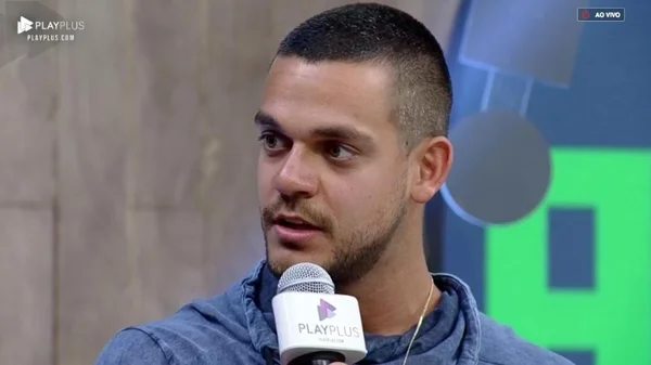 Caique Aguiar recupera Instagram e ganha selo de verificação