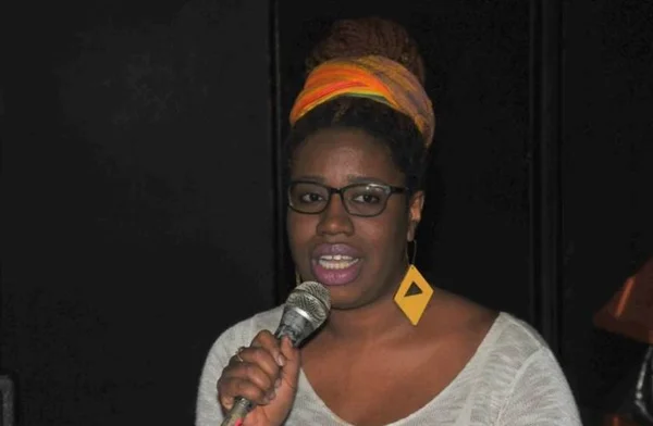 Negras e empoderadas: Taís Espírito Santo luta contra a intolerância