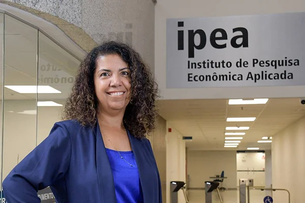 Foto colorida de Luciana Servo indicada por SImone Tebet para presidir o Ipea - Metrópoles