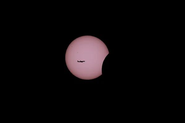 Imagens coloridas do eclipse Solar -Metrópoles