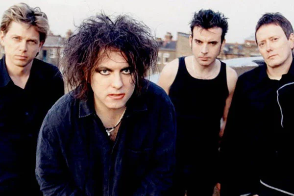 Imagem colorida da banda The Cure - Metrópoles