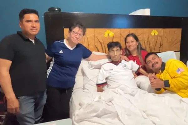 Jovem com câncer morre 1 dia após reencontrar os pais, presos pelo ICE