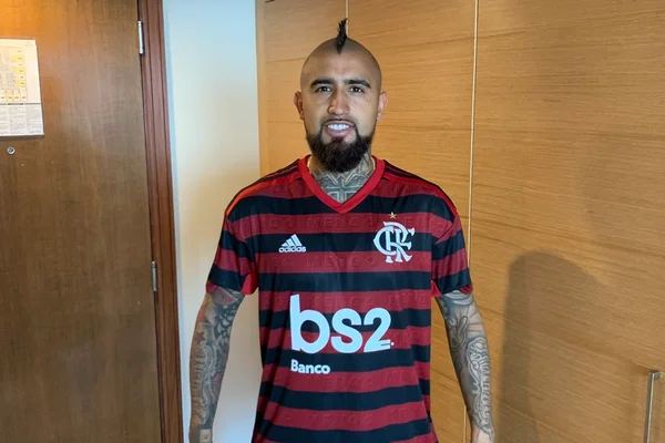 Vidal ataca novamente: no Instagram, chileno comemora gol do Flamengo