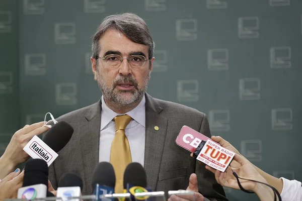 Vice-líder do PT tenta barrar chamada por região no impeachment