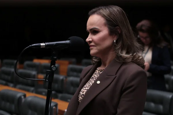Imagem coloria mostra a deputada federal Daniela do Waguinho | Metrópoles