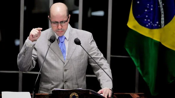 STF revoga inelegibilidade do ex-senador Demóstenes Torres