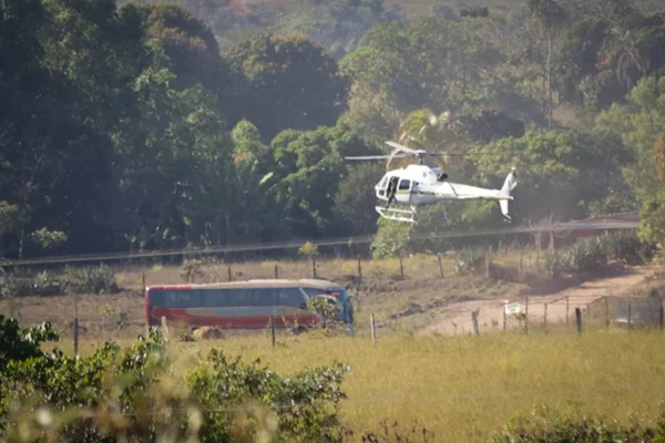 Após ser solto, caseiro colabora com policiais nas buscas por Lázaro