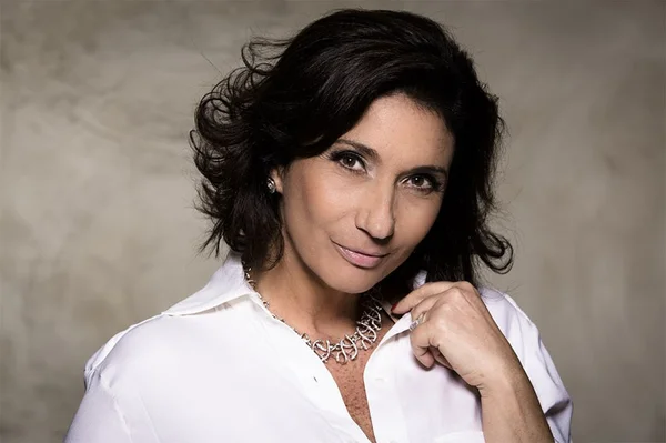 Zizi Possi