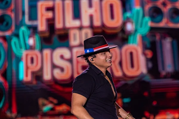 Filho do Piseiro celebra sucesso meteórico e projeta turnê mundial - destaque galeria