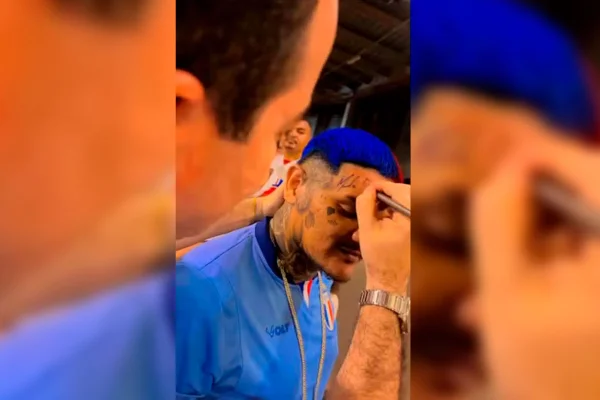 Torcedor homenageia CEO do Fortaleza com tatuagem na testa