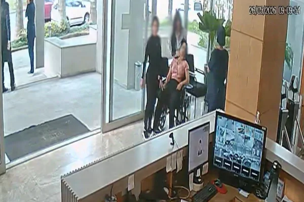Imagens mostram maquiadora chegando inconsciente à clínica onde morreu