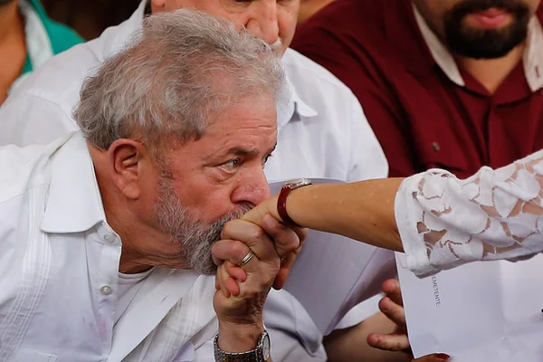 Contra “caçada judicial”, Lula pede 500 mil reais em vaquinha na web