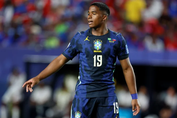 Web lamenta gol anulado de Endrick contra o Haiti