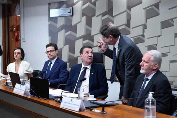 Foto colorida de sabatina de indicados a diretorias do Banco Central