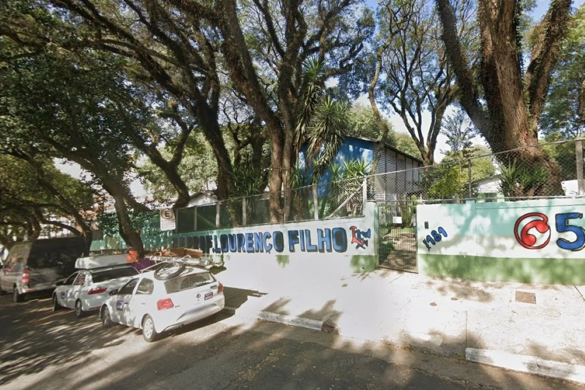 Fachada da Escola Estadual Prof. Lourenço Filho, no Planalto Paulista, que adotou o modelo cívico-militar Fachada da Escola Estadual Prof. Lourenço Filho, no Planalto Paulista, que adotou o modelo cívico-militar