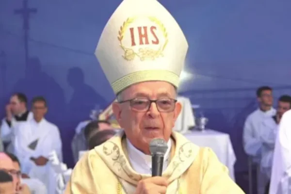 Imagem colorida de Dom Raymundo Damasceno Assis - Metrópoles