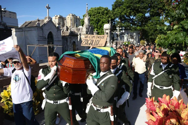 imagem colorida velório zagallo no rio - metrópoles