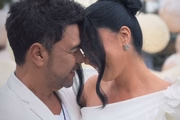 Graciele Lacerda e Zezé Di Camargo posam juntos e sorridentes para as redes sociais