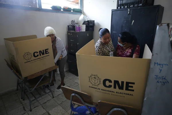 Imagem colorida mostra eleições em Honduras - Metrópoles