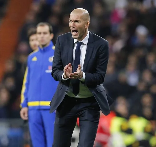 Bale marca três e Real Madrid goleia na estreia de Zidane