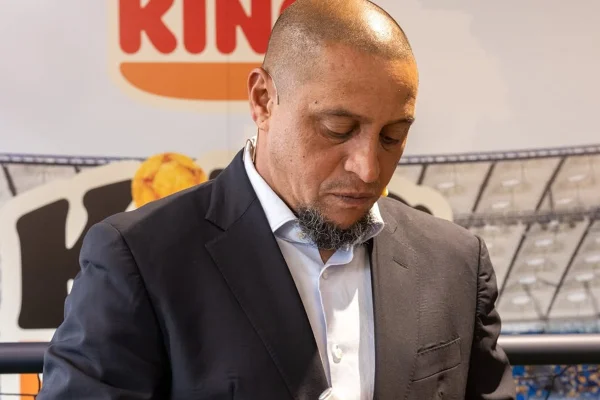 Fortuna bilionária está em jogo no divórcio do jogador Roberto Carlos - Metrópoles