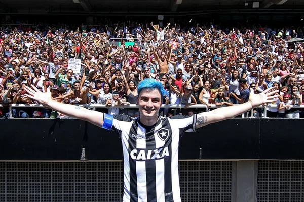 Justiça nega pedido de Felipe Neto para adiar Botafogo x Athletico-PR