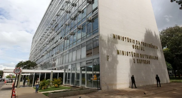 “Extinção da Justiça do Trabalho viola dignidade”, dizem advogados