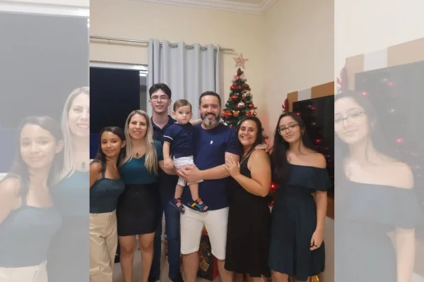 foto colorida de familia de ytrisal de sp