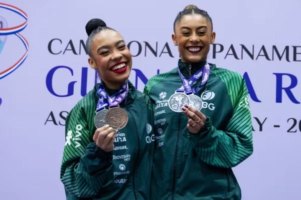 Imagem colorida de brasileiras medalhistas no Pan de Ginástica Ritmíca- Metrópoles