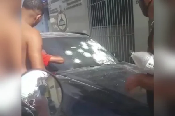 BMW blindada de Gláucio Ferreira, ex-segurança do vereador de Duque de Caxias Cláudio Thomaz