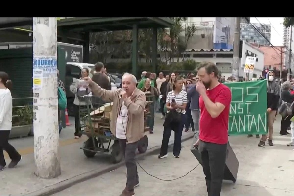 Protesto contra corte de árvores pelo Butantan