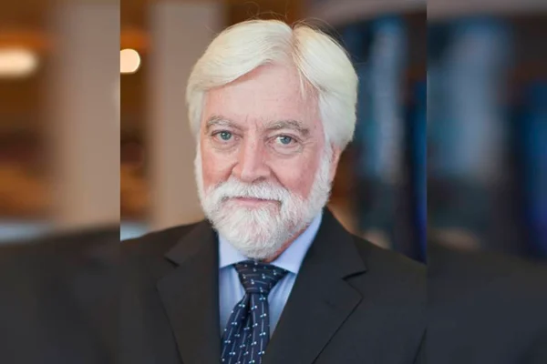 Doutor James Goodrich morreu vítima de coronavírus. Ele atuou na separação das gêmeas Lis e Mel, no DF