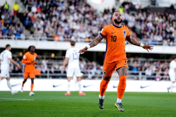 Foto colorida de Memphis Depay, atacante da Holanda - Metrópoles