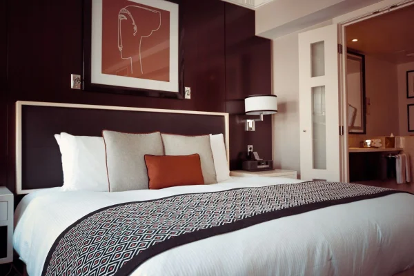 DF: turista processa hotel após ter quarto arrombado e perfume levado