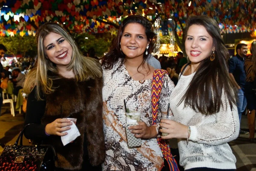 Churros, pastel, quentão e música animam a Festa Junina do Iate Clube - imagem 50 Churros, pastel, quentão e música animam a Festa Junina do Iate Clube - imagem 50