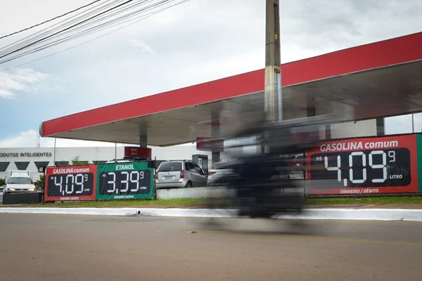 Gasolina a R$ 4,09 no Posto V-Tex do Riacho Fundo