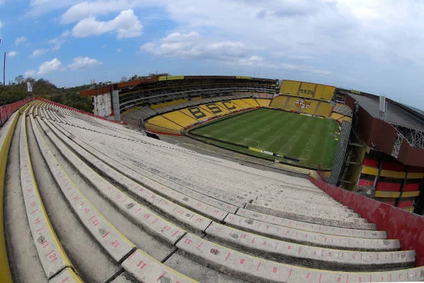 Alerta amarelo de vulcão em Quito pode afetar voos para Guayaquil