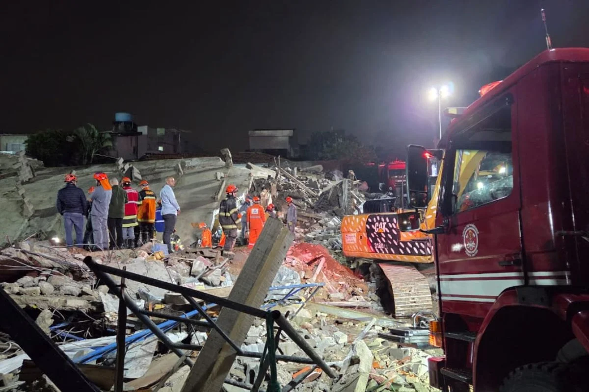 Corpo de Bombeiros confirmou 2 mortes, incluindo uma mulher grávida. Outras 2 pessoas foram resgatadas com vida e quatro seguem soterradas Corpo de Bombeiros confirmou 2 mortes, incluindo uma mulher grávida. Outras 2 pessoas foram resgatadas com vida e quatro seguem soterradas