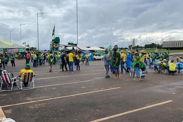 “A guerra não acabou”, afirmam bolsonaristas no QG às vésperas da posse