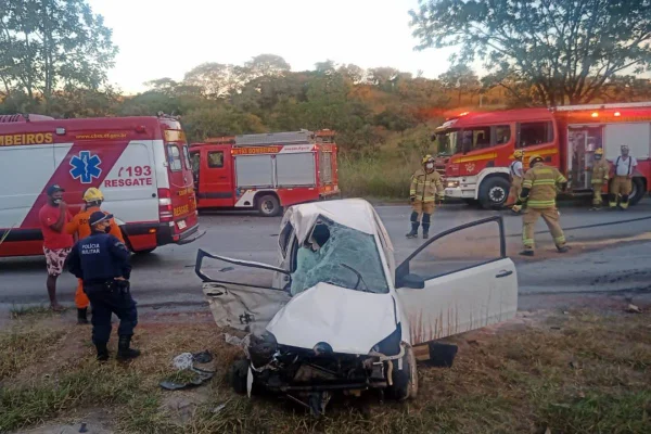 carro destruído