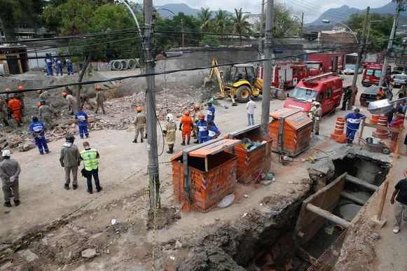 Dois feridos em queda de muro no Rio estão internados em estado grave