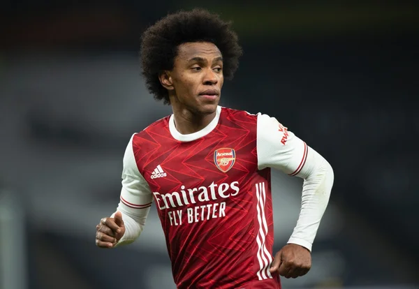 Nas redes, Arsenal se adianta e “anuncia” Willian no Corinthians
