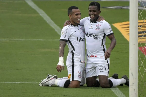 Embalado, Corinthians vence e afunda o Botafogo na zona de rebaixamento