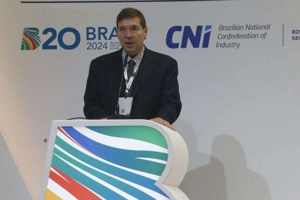Presidente da Fiesp durante abertura de evento do B20 em SP